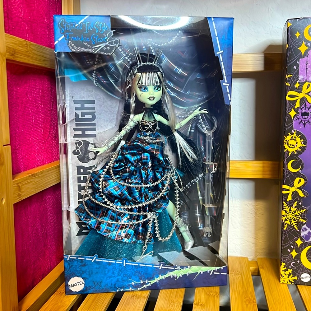 Monster High - Stitched in Style Frankie Stein (NIB)